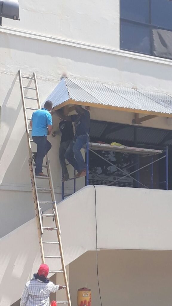 TRABAJOS DE ALTURA-MANTENIMIENTO DE TECHOS - EDIFICIO 801 ALBROOK