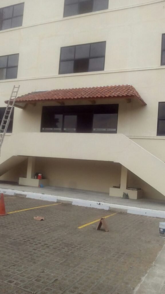 TRABAJOS DE ALTURA-MANTENIMIENTO DE TECHOS - EDIFICIO 801 ALBROOK