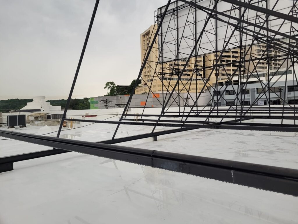 TRABAJO DE ALTURA-PINTURA EDIFICIO - PLAZA GARBO, MANTENIMIENTO DE FACHADA