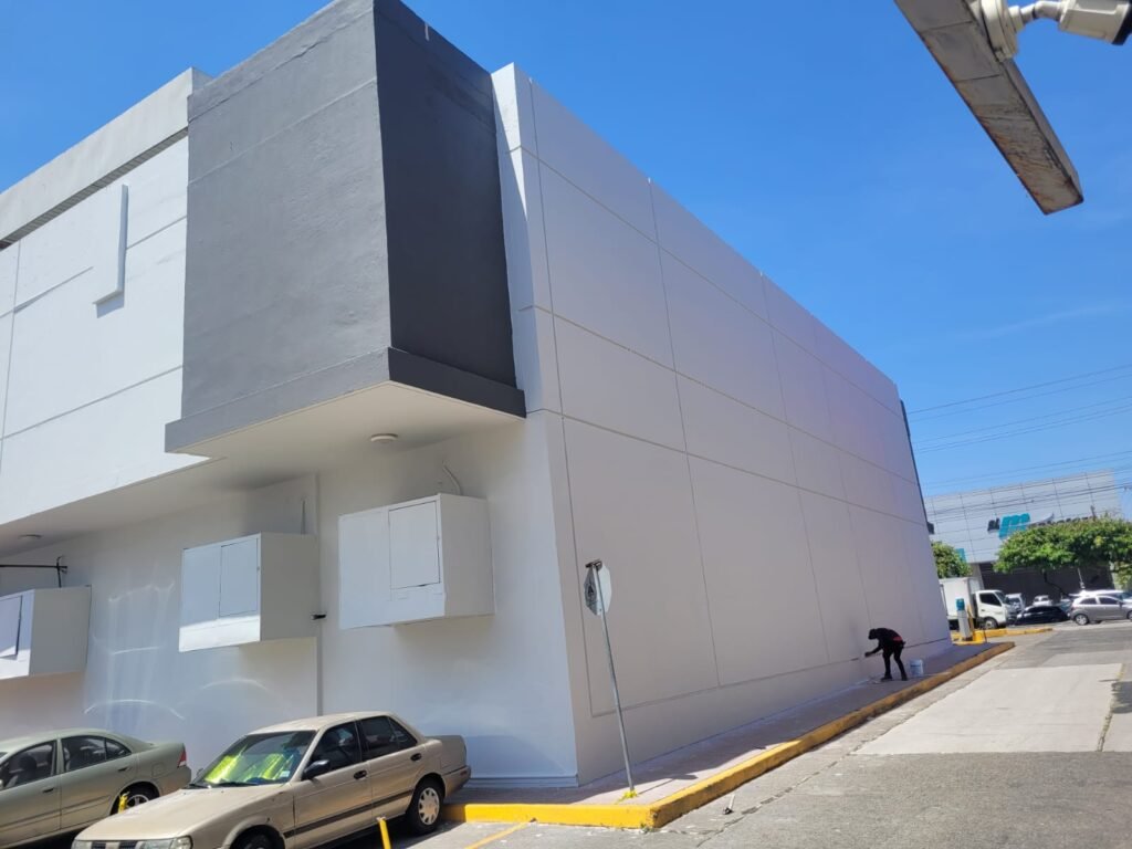 TRABAJO DE ALTURA-PINTURA EDIFICIO - PLAZA GARBO, MANTENIMIENTO DE FACHADA