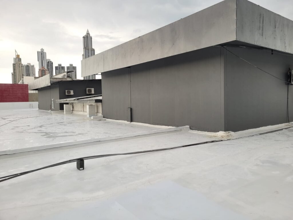 TRABAJO DE ALTURA-PINTURA EDIFICIO - PLAZA GARBO, MANTENIMIENTO DE FACHADA