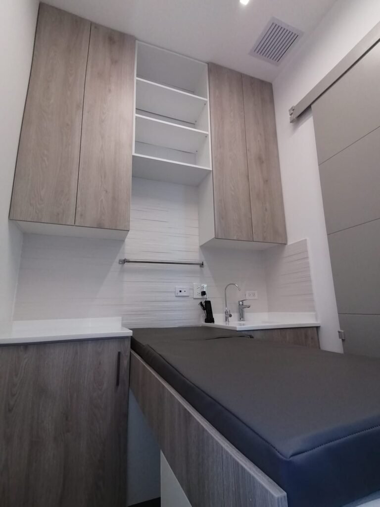 DISEÑO Y CONFECCIÓN DE MUEBLES MODULARES