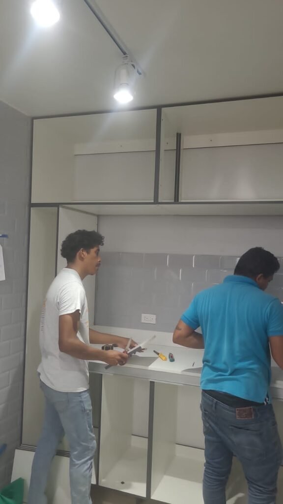 DISEÑO Y CONFECCIÓN DE MUEBLES MODULARES