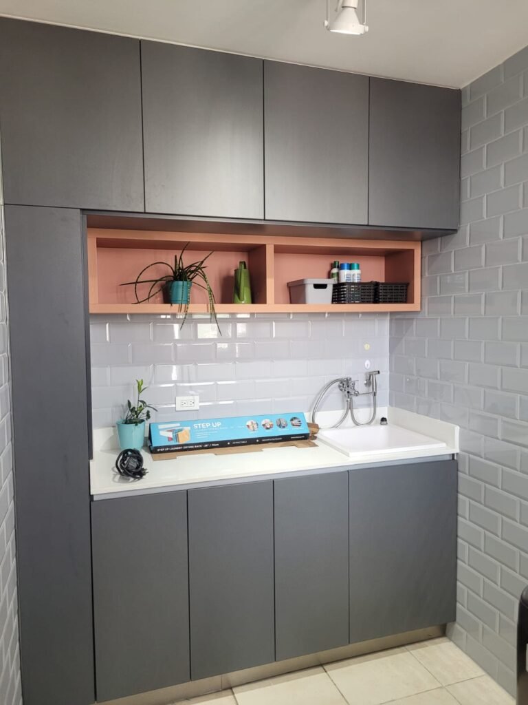 DISEÑO Y CONFECCIÓN DE MUEBLES MODULARES