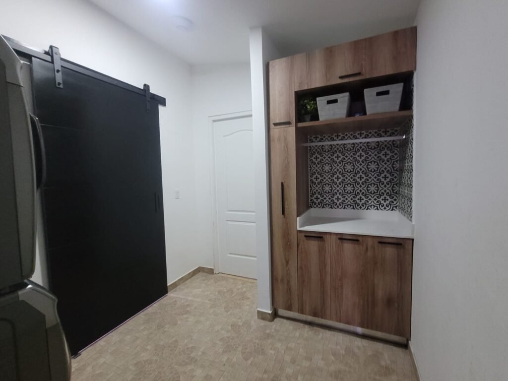 DISEÑO Y CONFECCIÓN DE MUEBLES MODULARES