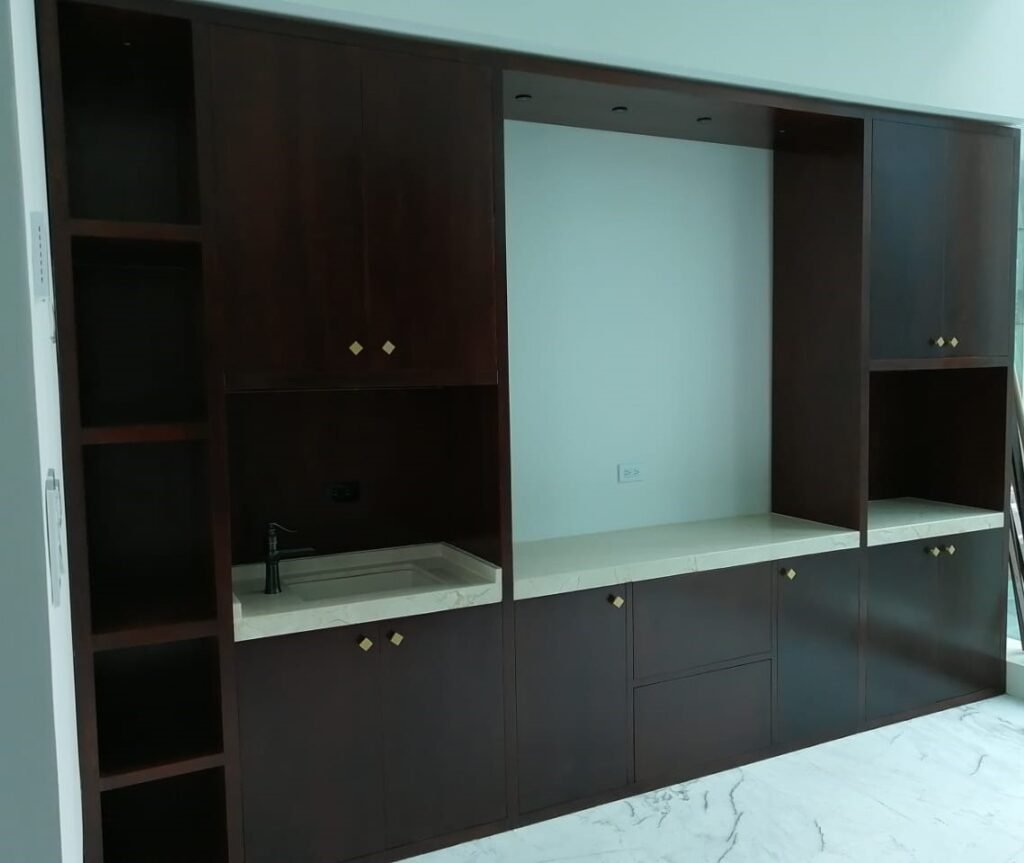 DISEÑO Y CONFECCIÓN DE MUEBLES MODULARES